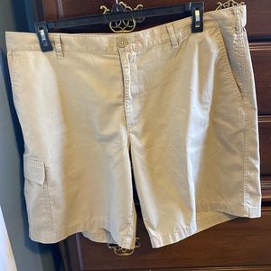 NWOT Columbia khaki shorts 1 cargo pocket 42